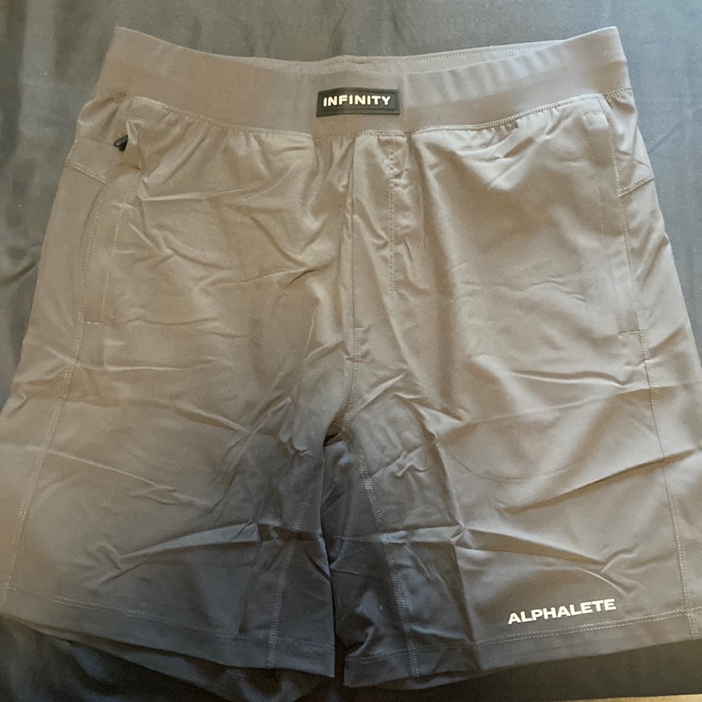 Alphalete mens infinity short - grey